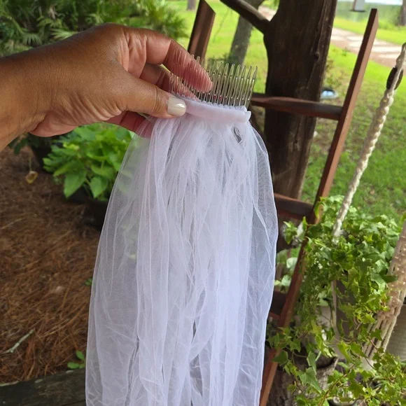 White Trailing Extra-long Tulle Veil - Picture 5 of 11